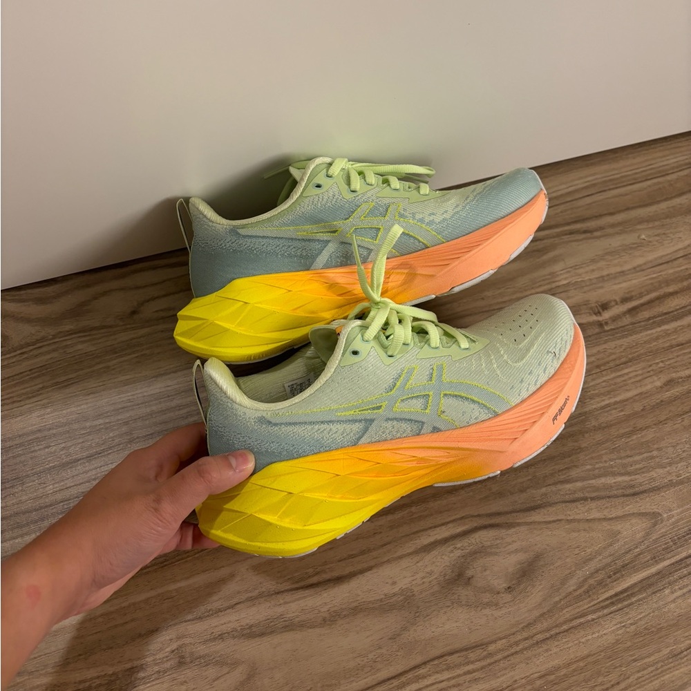 ASICS Novablast 4 size 6W